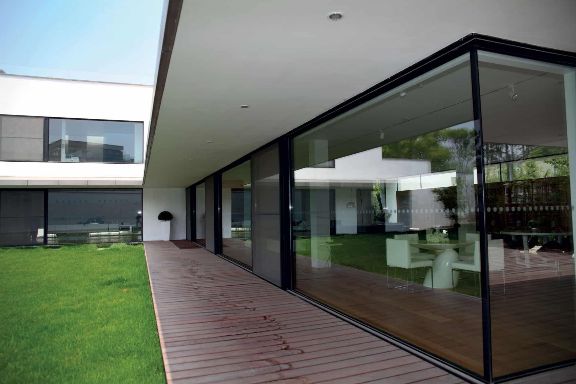 Large-aluminium-windows-bring-tranquil-garden-views-into-this-Shanghai-villa