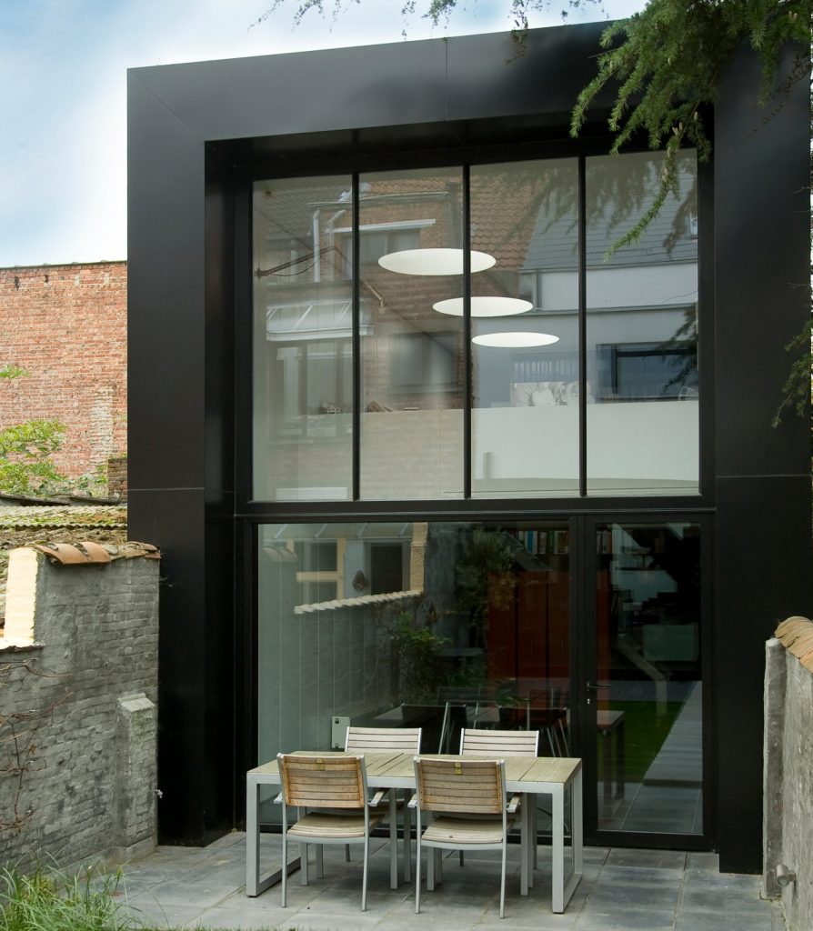 Aluminium window systems in a compact space